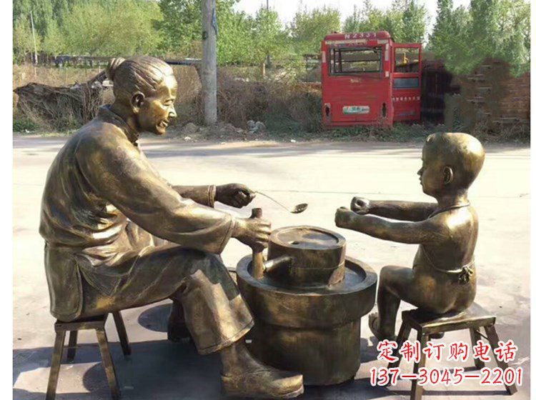 开封浓情母亲磨豆浆小品人物铜雕;