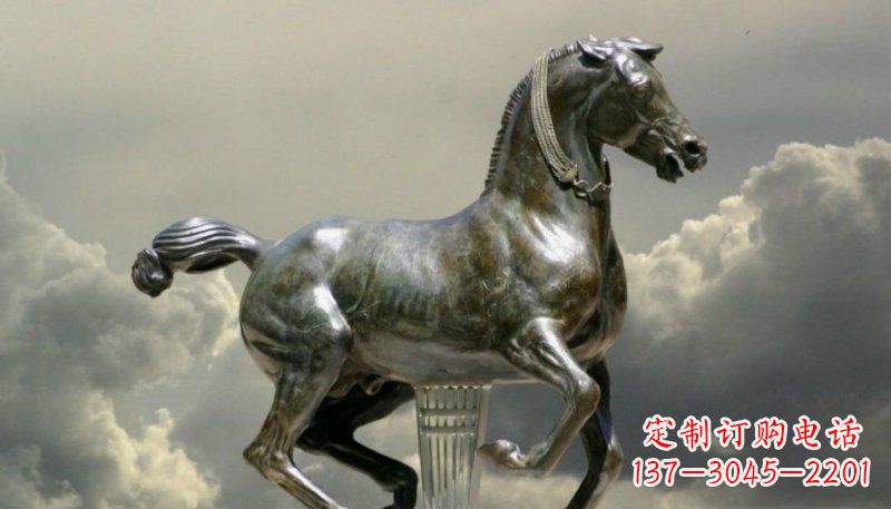 开封铜雕艺术品:纯手工雕刻的奔马铜雕