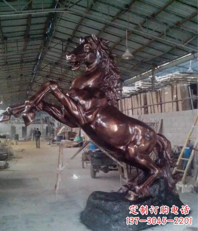 开封广场奔马铜雕