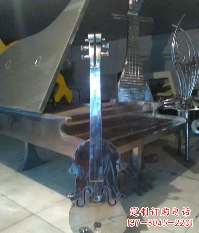 开封中领雕塑:优雅音乐之旅,为您带来不锈钢吉他景观雕塑!