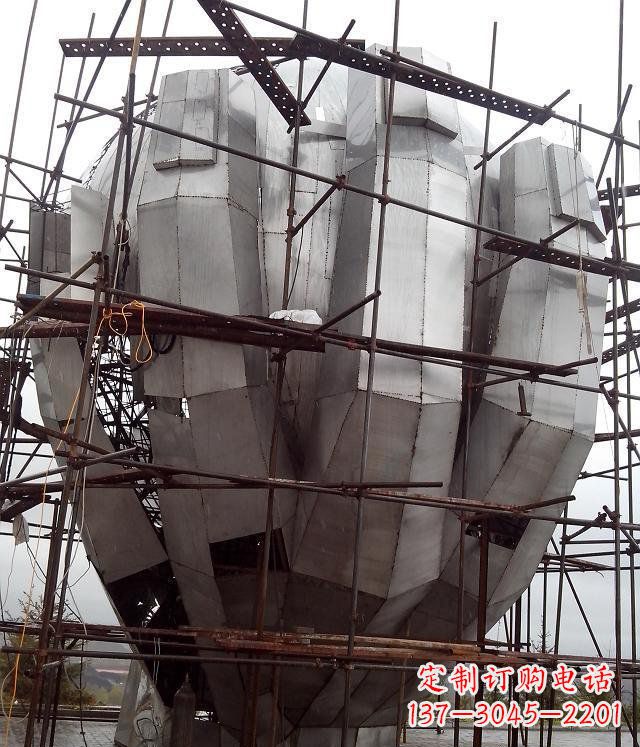 开封展现独特审美:不锈钢蟠桃大型景观雕塑