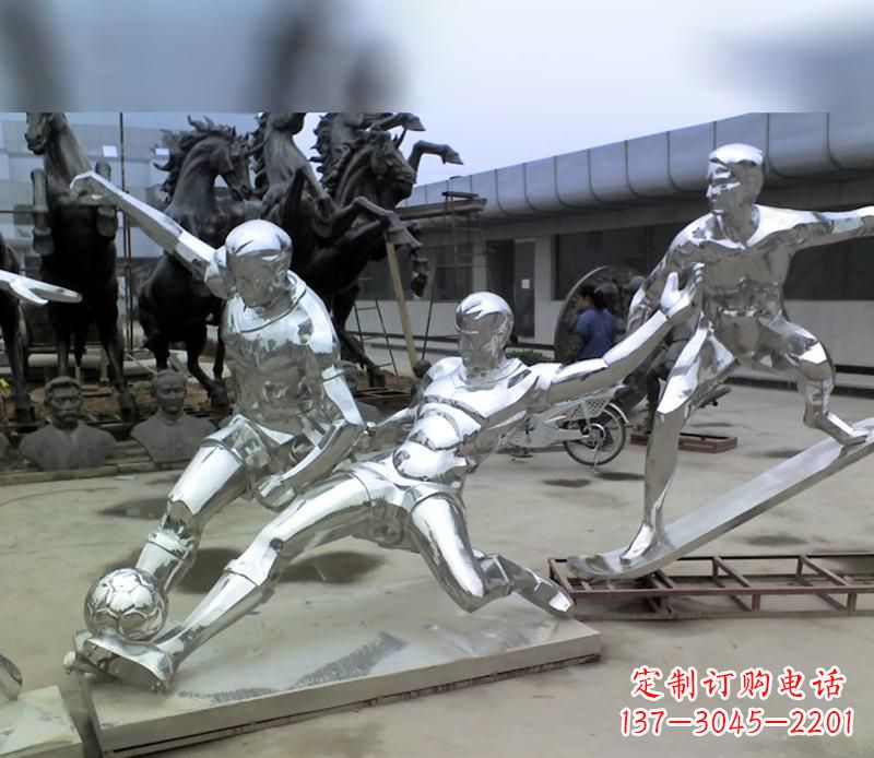 开封中领雕塑定制的不锈钢足球运动雕塑