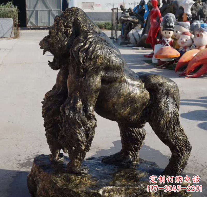 开封广场大猩猩铜雕