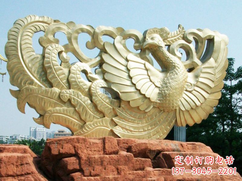 开封欣赏瑰丽的凤凰铜雕