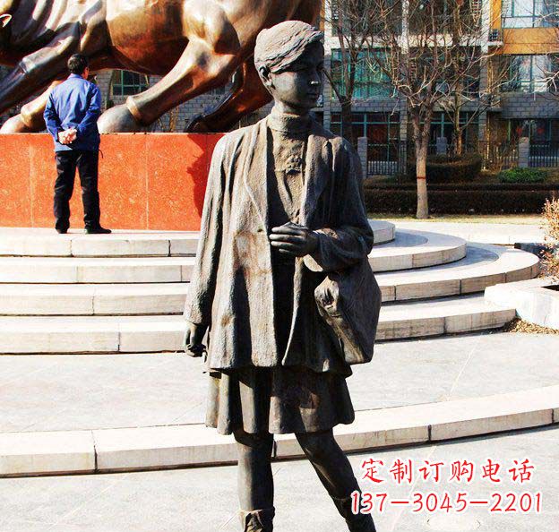 开封真实可爱的女孩铜雕塑