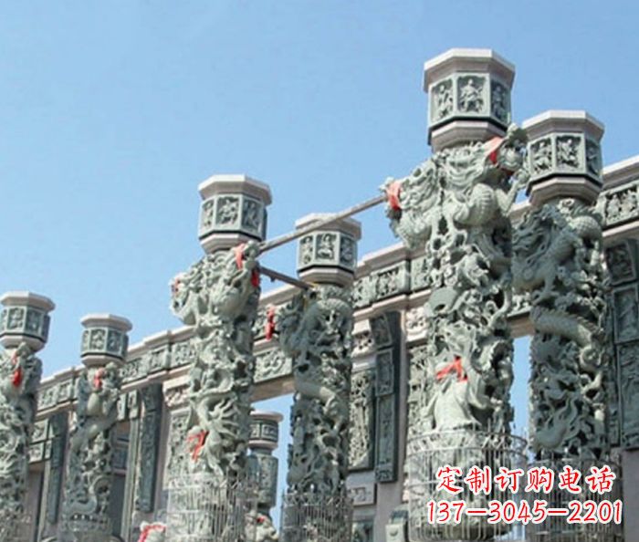 开封青石龙柱雕塑,装点热闹的广场景观