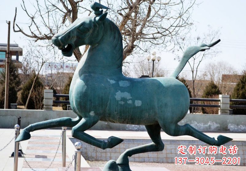 开封广场马踏飞燕铜雕