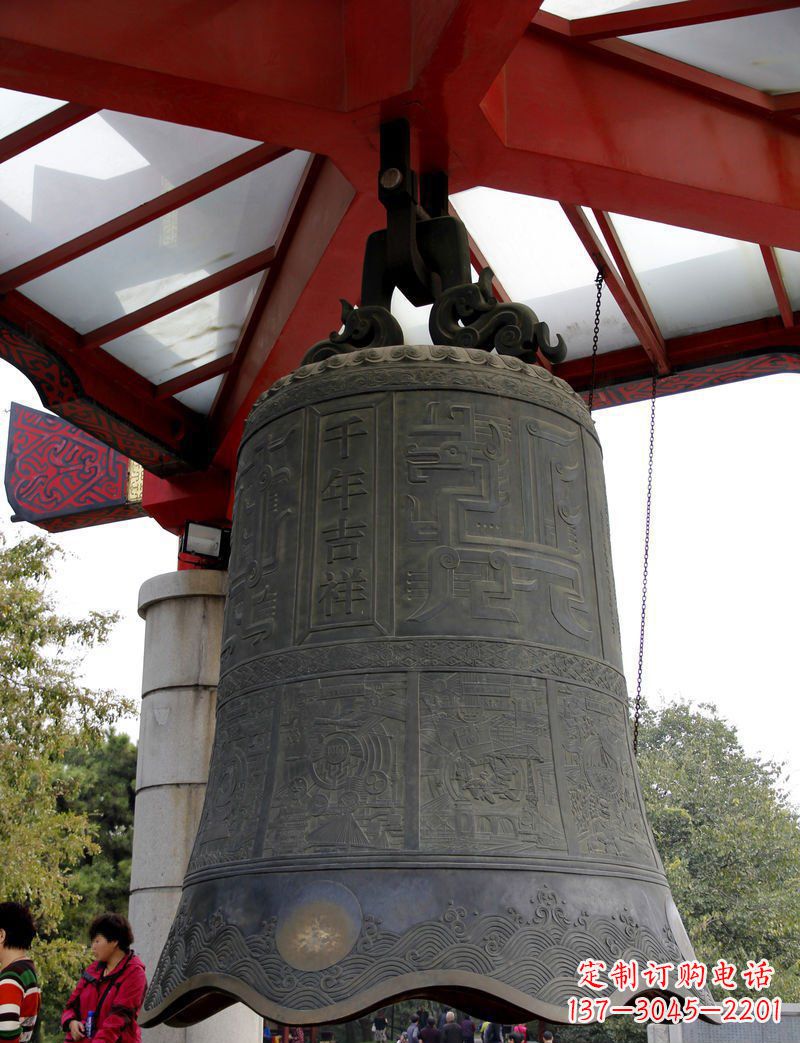开封中领雕塑:千年吉祥铜钟雕塑