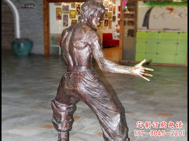开封精致铜制李小龙雕塑,雕刻细腻精美