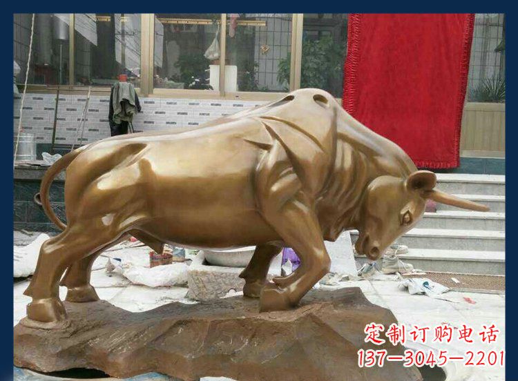 开封铜质金黄牛雕塑:添加活力与美观设计
