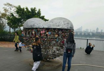 开封不锈钢英文字母镂空景观雕塑