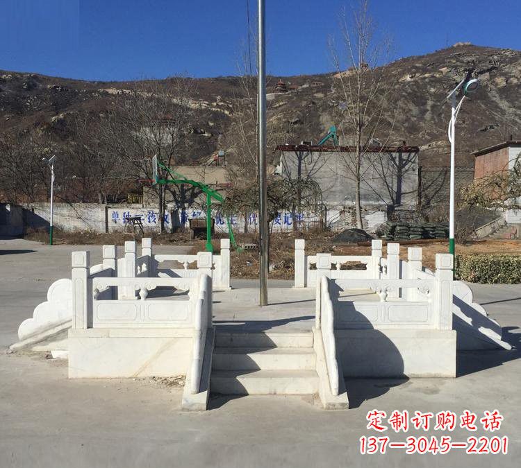 开封汉白玉雕刻的精致升旗台