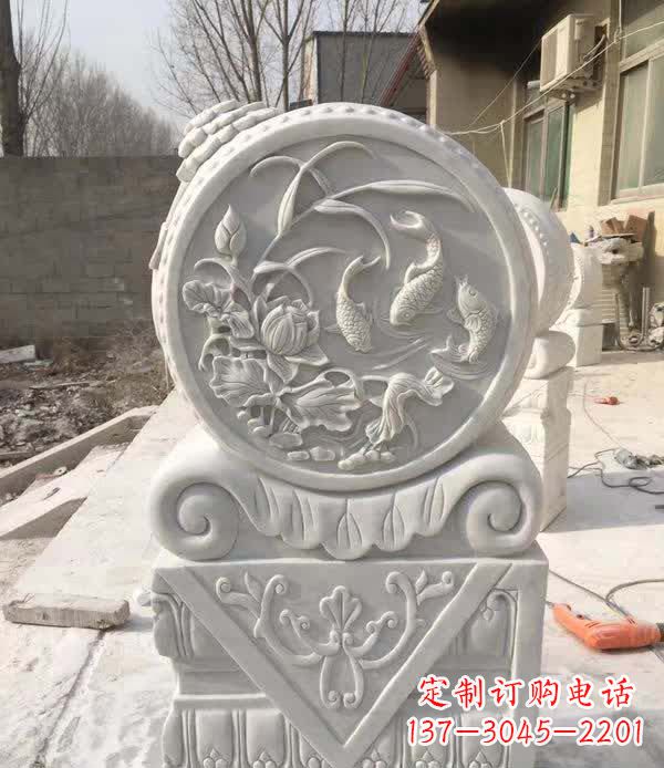 开封以汉白玉石制作的门墩雕塑