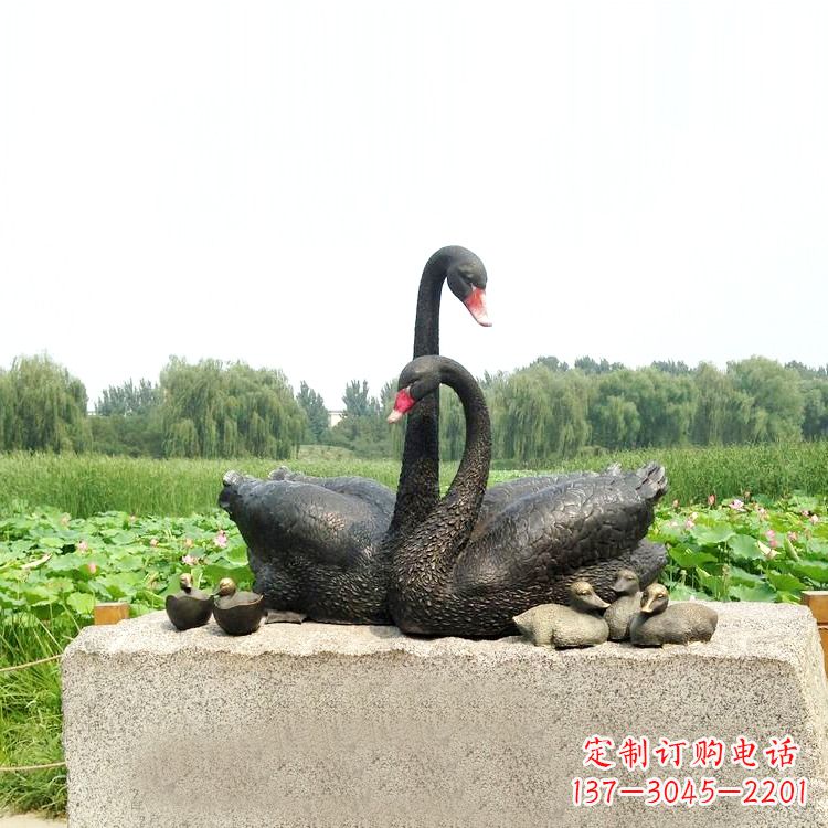 开封雕刻精致的天鹅铜雕摆件