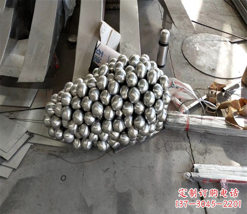 开封西洋风情摩登不锈钢葡萄雕塑