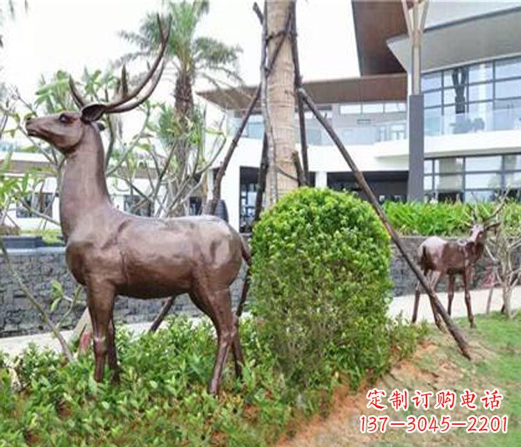 开封艺术大师铸造的精美梅花鹿雕塑