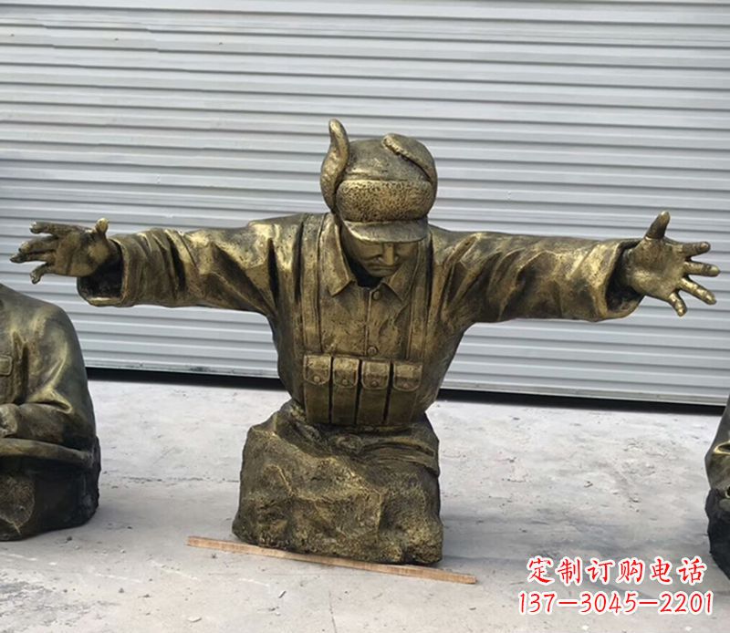开封黄继光铜雕是由中领雕塑定制的精致作品。中…