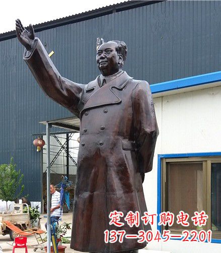 开封挥手的毛主席铜雕像