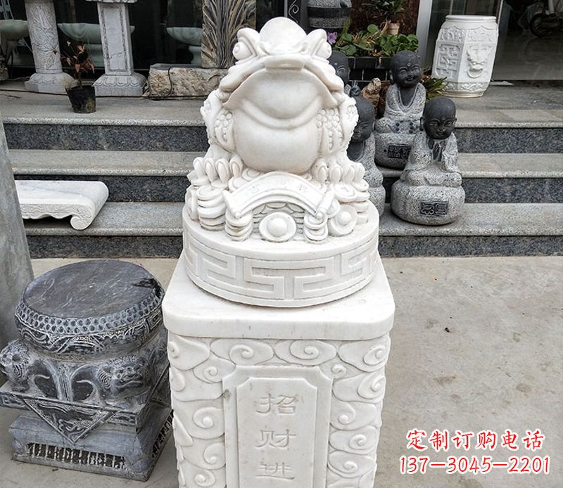 开封金蟾立柱石动物雕塑