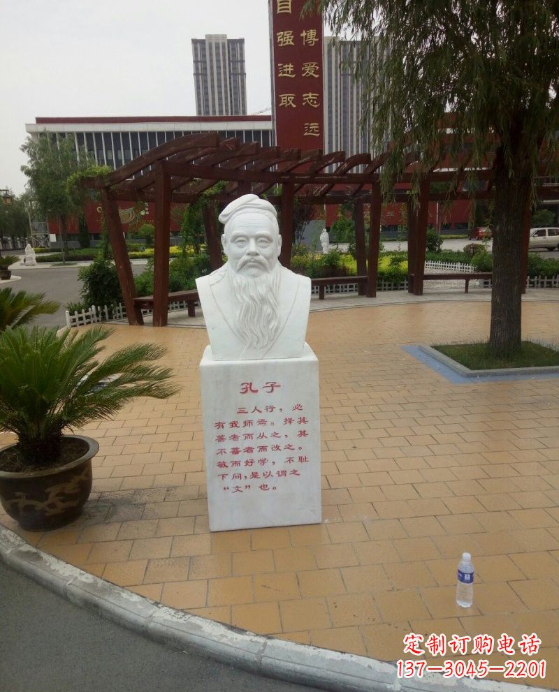 开封赞美圣贤——孔子石雕塑