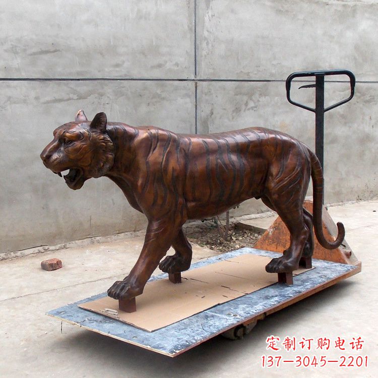 开封活力四射的老虎铜雕塑