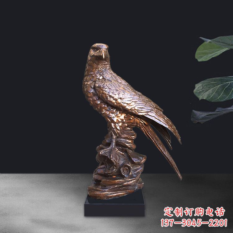 开封精美雕刻的老鹰雕塑摆件