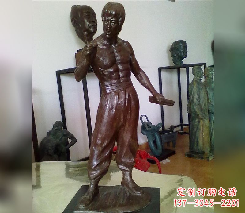 开封经典传奇-李小龙铜雕塑