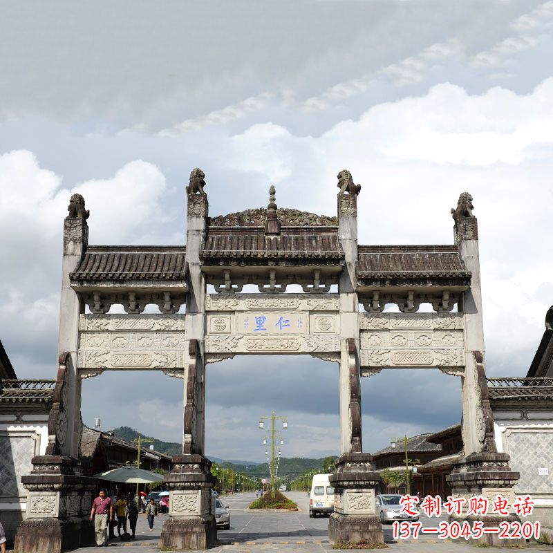 开封精致古典风格的牌楼雕塑
