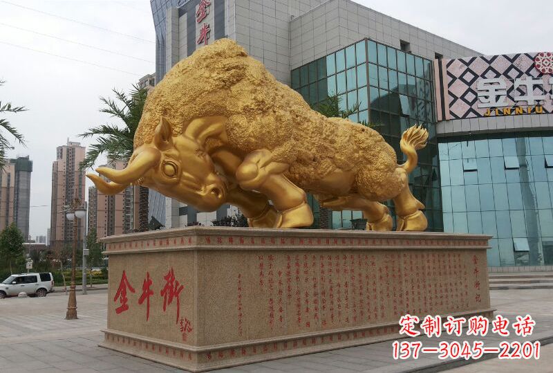 开封鎏金开荒牛铜雕像,城市街道景观动物雕塑