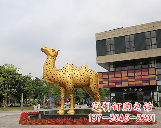 开封闪亮可爱的不锈钢骆驼雕塑