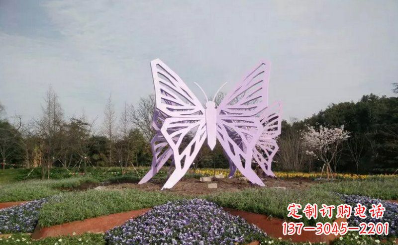 开封流动而优雅的蝴蝶雕塑
