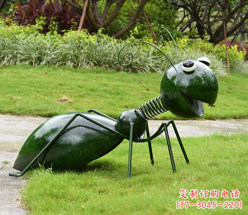 开封绿色落尾蚂蚁不锈钢摆件雕塑:精致的小动物艺术作品