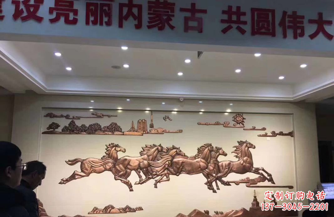 开封完美展示马到成功的铜马雕塑