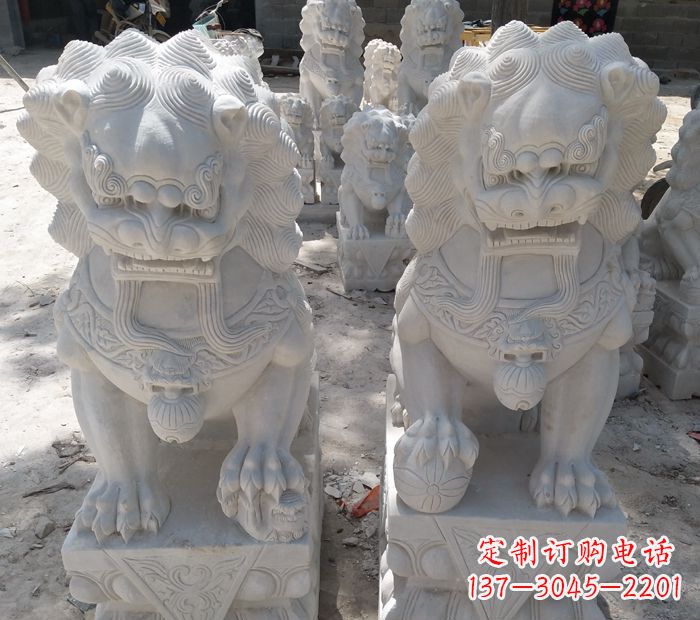 开封象征力量的狮子雕塑