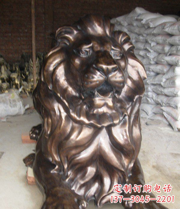 开封静静躺在你身边,西洋狮子铜雕塑给你精致的拥抱