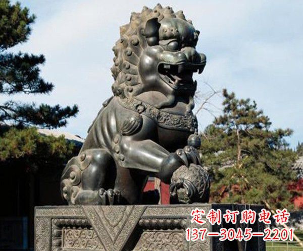 开封完美融合中西文化的铜狮子雕塑