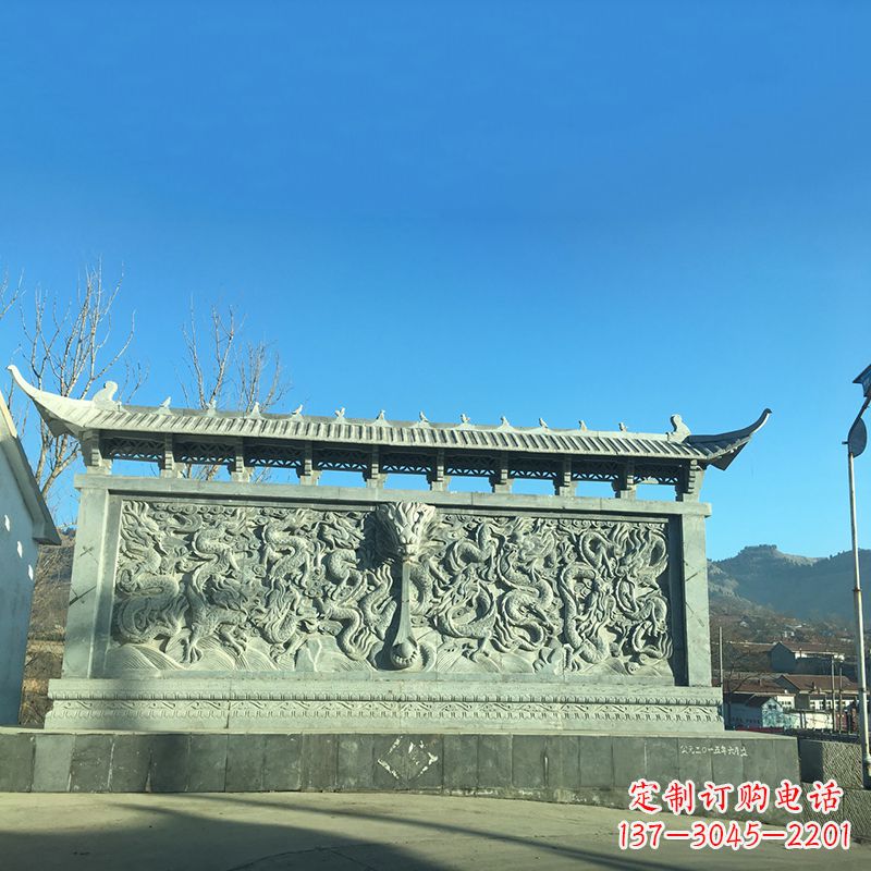 开封青石九龙壁,精美雕塑饰衬城市广场