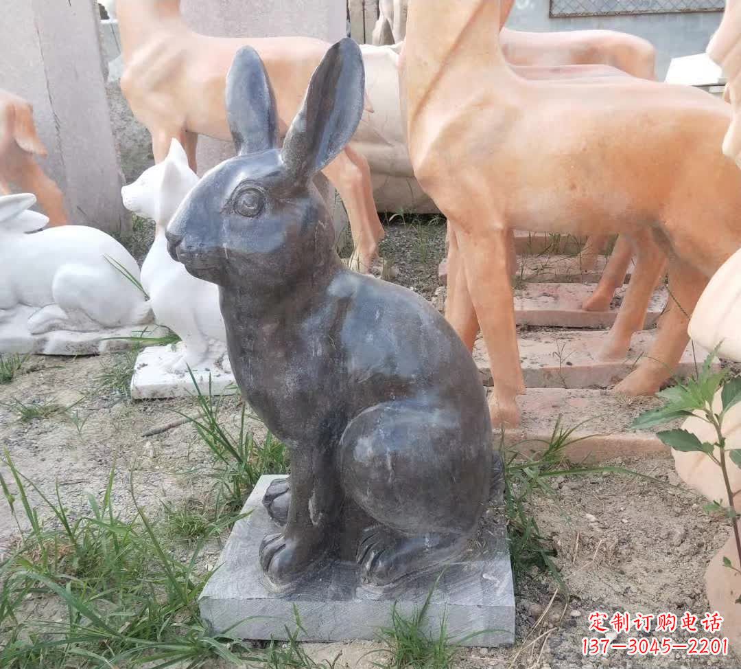 开封青石公园兔子雕塑,实惠的艺术装点