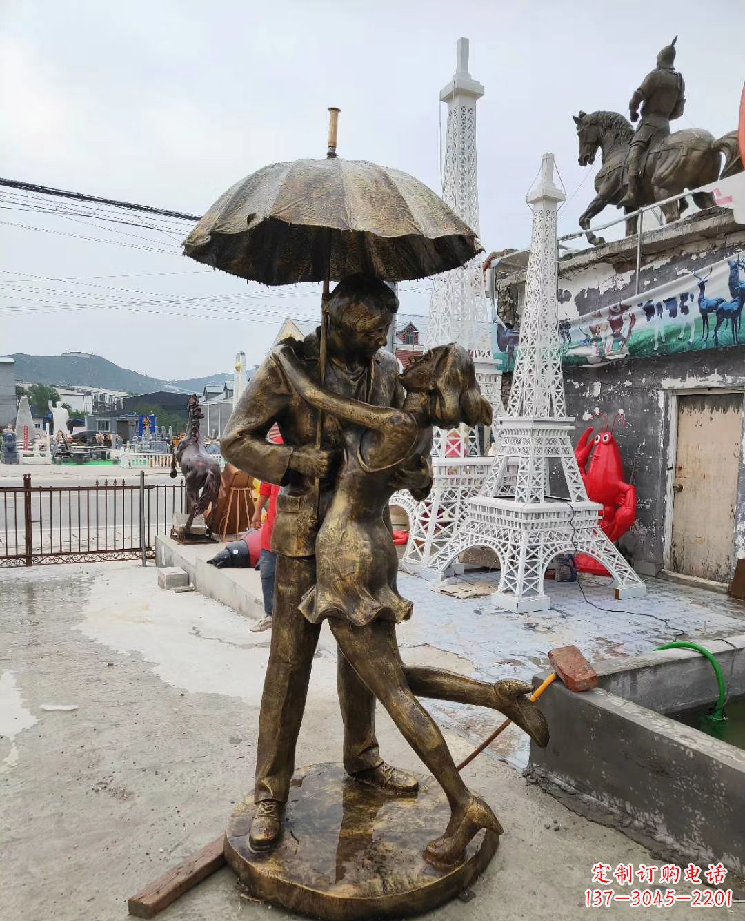 开封情侣人物仿铜雕塑