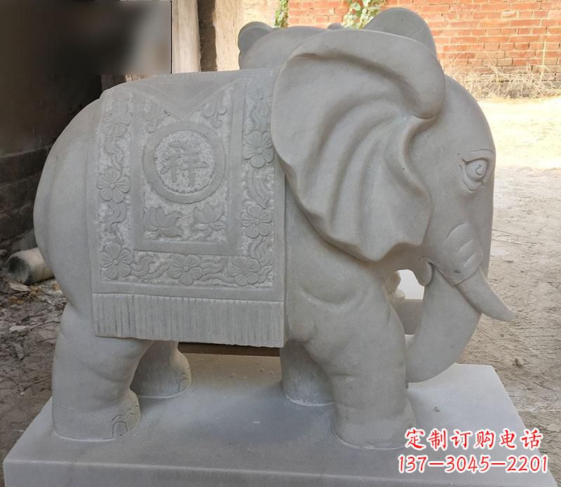 开封风格多样的大象雕塑