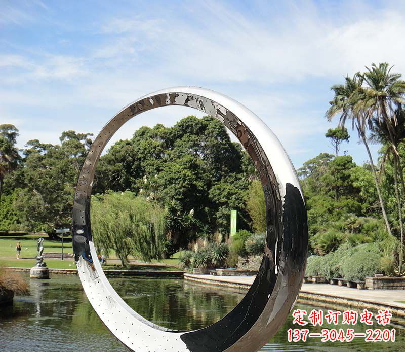 开封水景不锈钢镜面圆环雕塑
