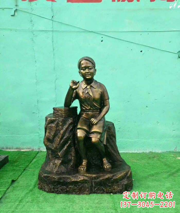 开封思考的女孩铜雕