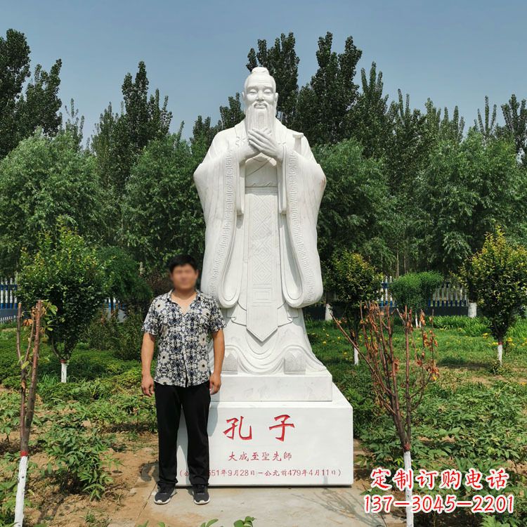 开封寺庙孔子雕像