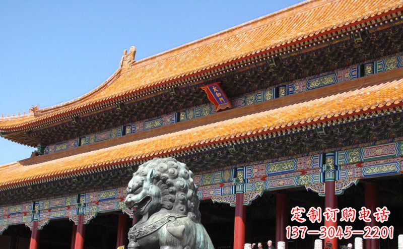 开封寺庙门口青铜狮子雕塑