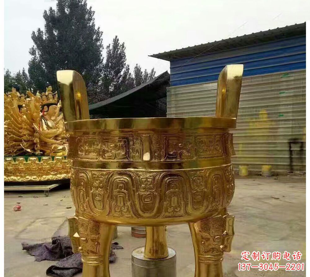 开封寺庙三足圆形香炉铜雕