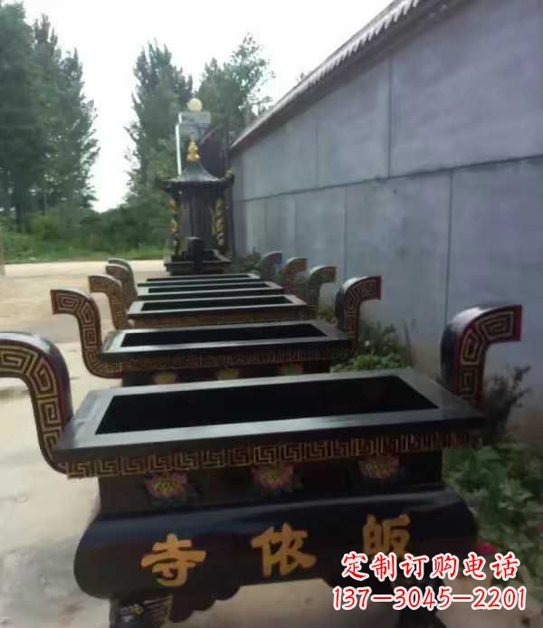 开封寺庙四足方形香炉铜雕