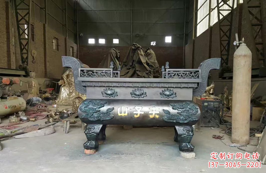 开封寺庙香炉铜雕12