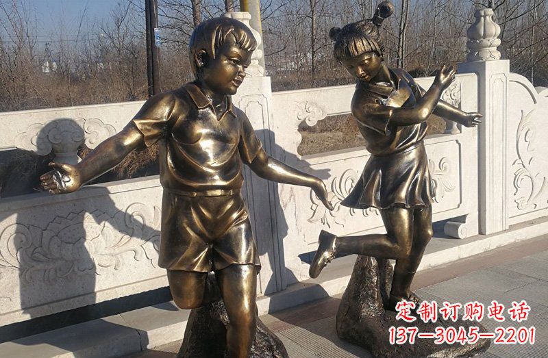 开封踢毽子的儿童铜雕 (2)