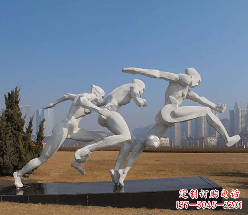 开封踢足球不锈钢运动雕塑