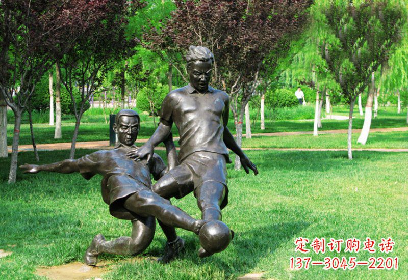 开封踢足球的人物铜雕222